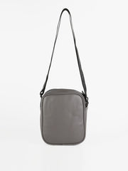 Gian Marco Venturi Borsello uomo con tracolla