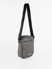 Gian Marco Venturi Borsello uomo con tracolla